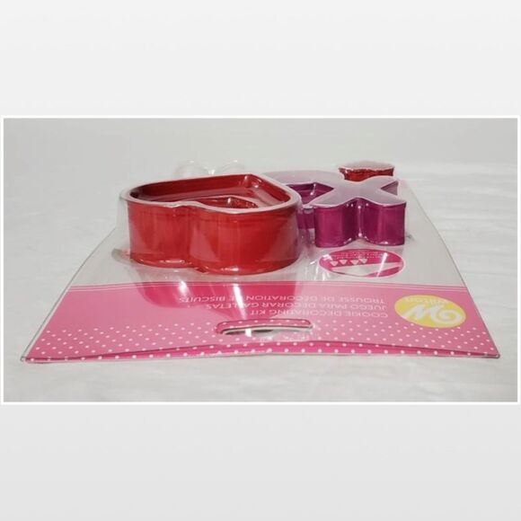 New Cookie Decorating Hearts & XO 12 Piece Kit - Picture 15 of 16